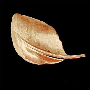 Vintage Giovanni Leaf Brooch Gold Tone Metal Signed Cir 1960s